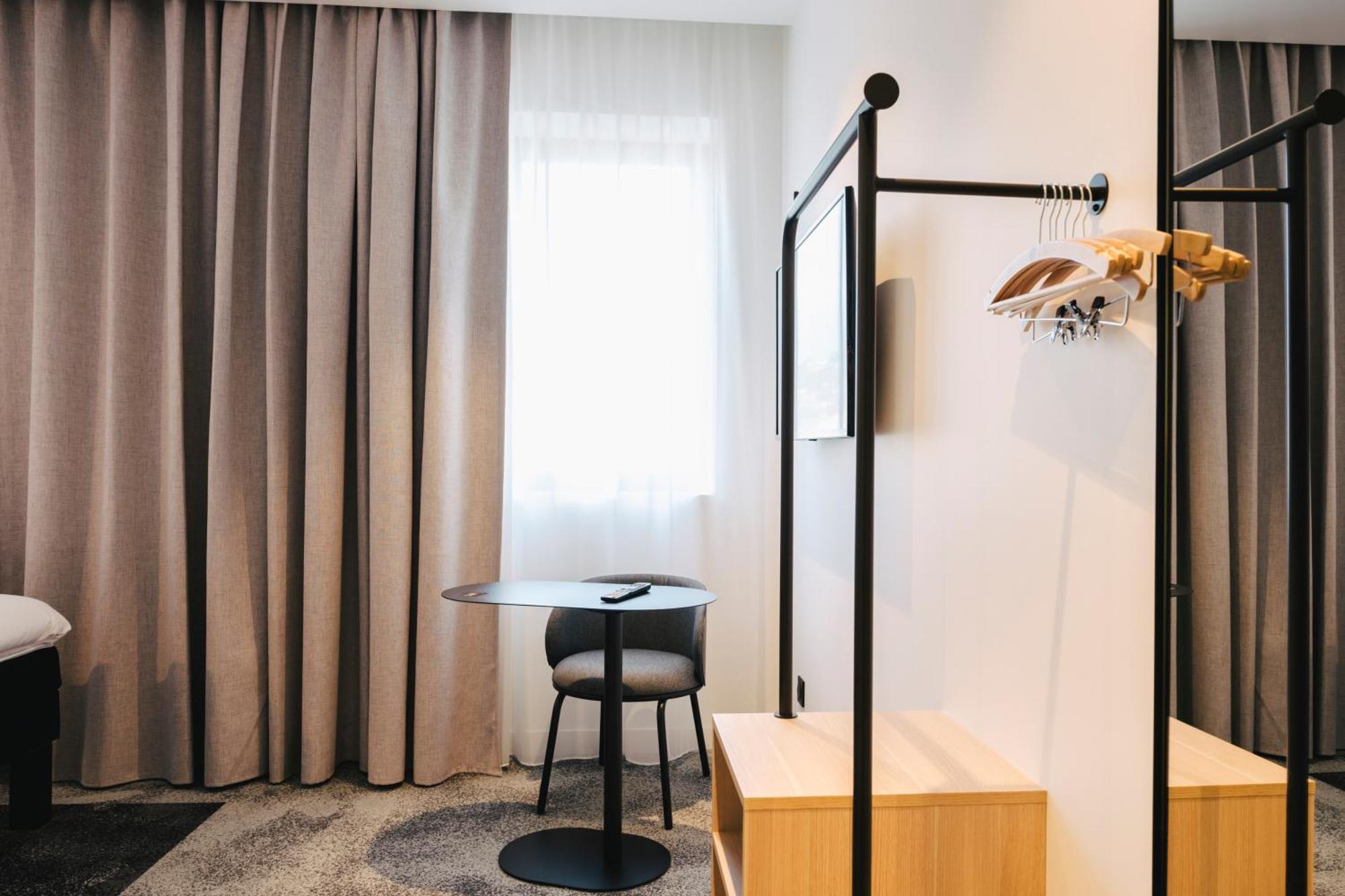 Отель Ibis Rouen Centre Rive Droite Pasteur Экстерьер фото